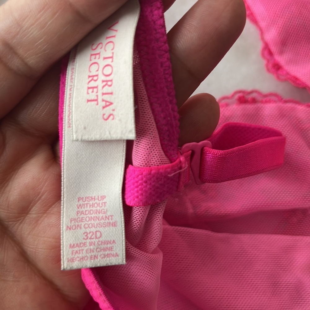 Victoria's Secret hot Pink blush Push Up Bra Gold Accents 32D Bundle of two Bras - Picture 11 of 13